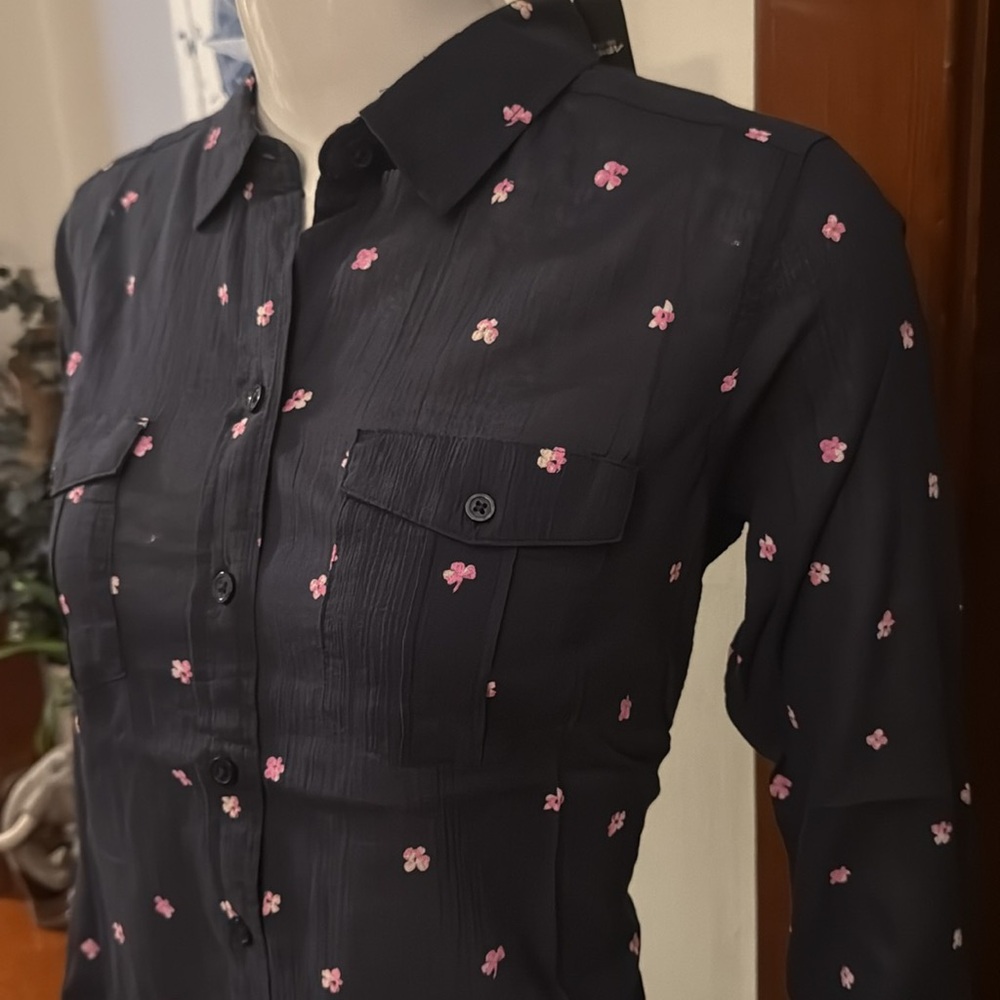 NWT Eddie Bauer size small sheer Women's navy and Pink Floral Button-Up Shirt